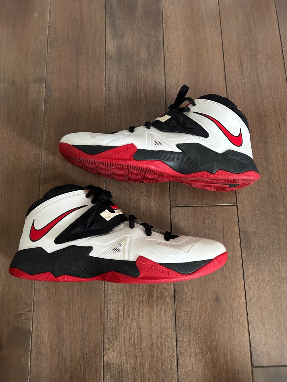 Nike Lebron Solider White, Red & Black Mid-Top Basketball Sneakers Size 10